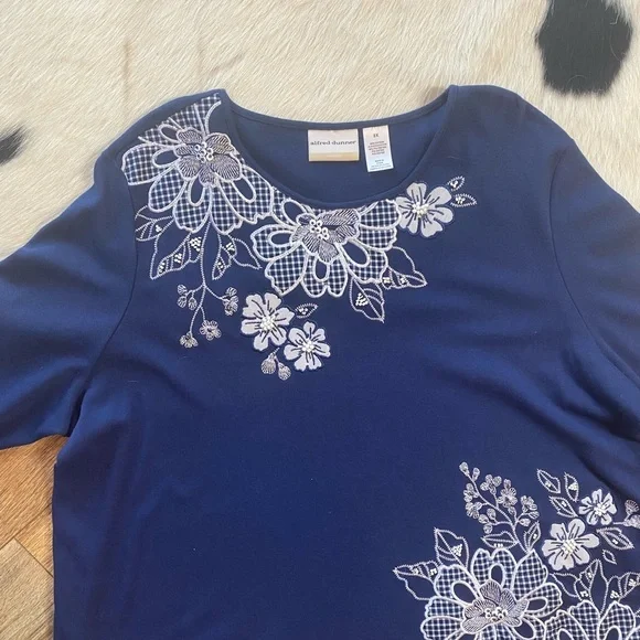 Alfred Dunner navy blue top featuring prominent white floral embroidery - Picture 5 of 10